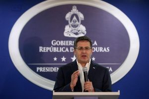 Para Imigran Menginginkan Presiden Honduras Orlando Mundur dari Jabatannya